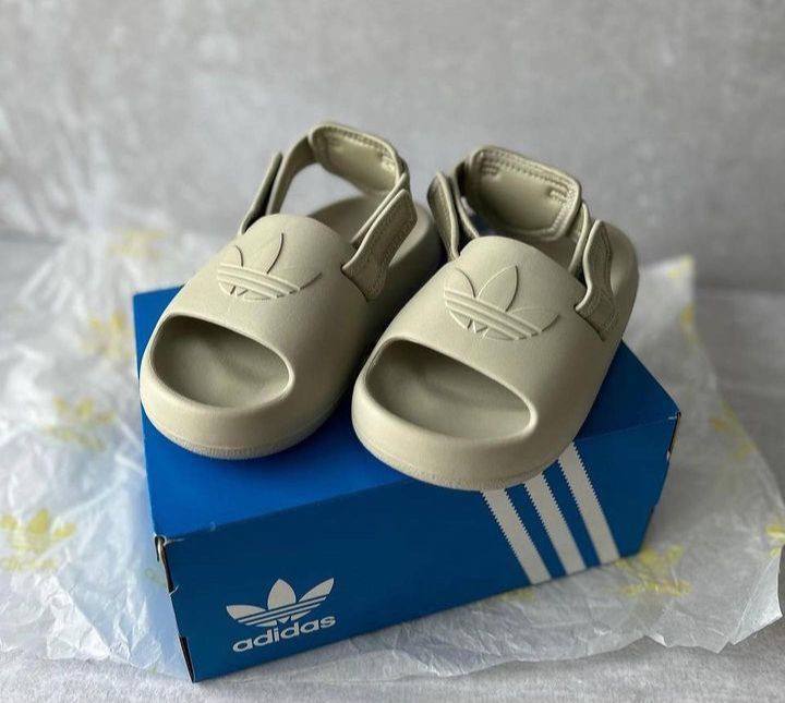 Chaussons Adidas Adilette – Lien Hacoo