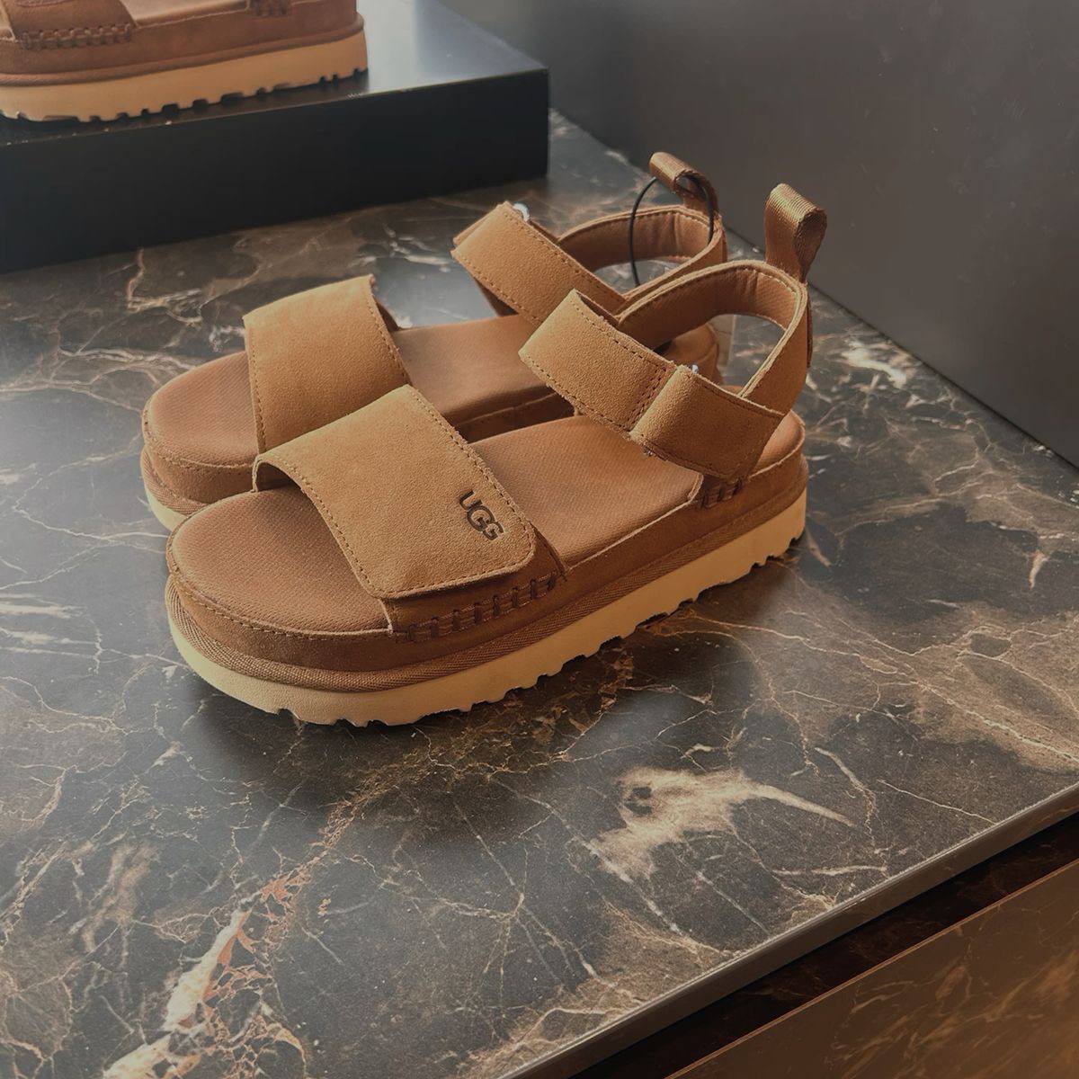 Ugg Goldenstar szandál – Hacoo link · fotó 2