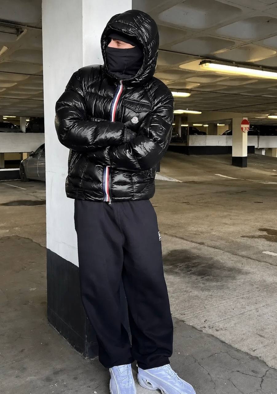 Moncler List – Lien Hacoo · photo 3