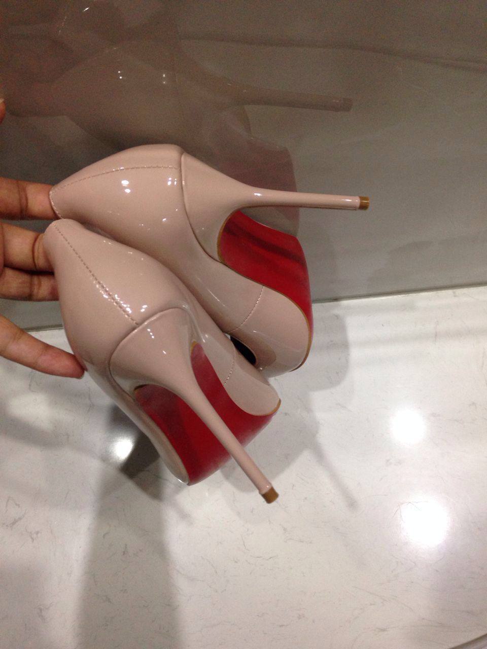 Tacones Christian Louboutin – Enlace de Hacoo · foto 3