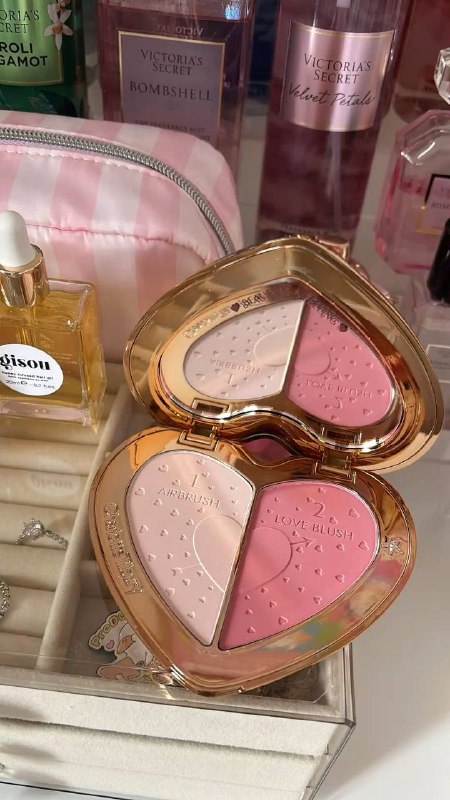 Charlotte Tilbury makeup – Hacoo link