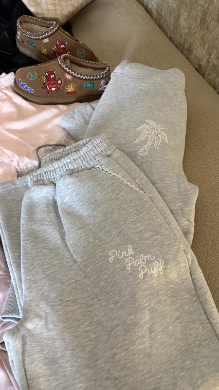 Set de pijama Victoria's Secret - 7 piezas · UGG Palace Tasman Chestnut · Bolsos Coach · Victoria’s Secret – Lien Hacoo · photo 4