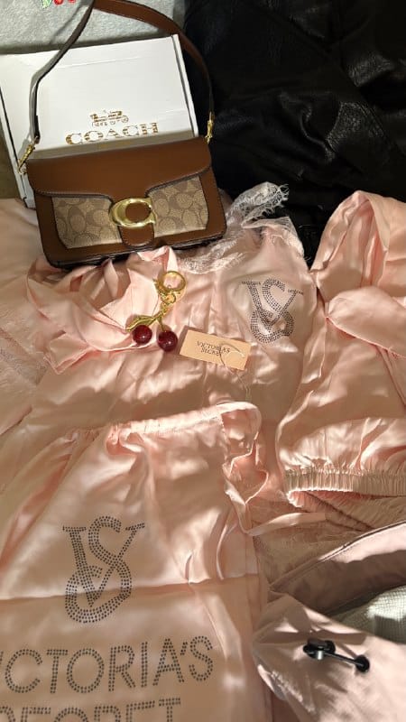 Set de pijama Victoria's Secret - 7 piezas · UGG Palace Tasman Chestnut · Bolsos Coach · Victoria’s Secret – Hacoo-Link